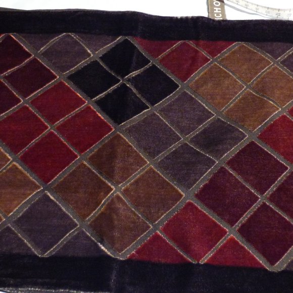 Echo Fall colors scarf & Loft Black velvet gloves - Picture 7 of 11